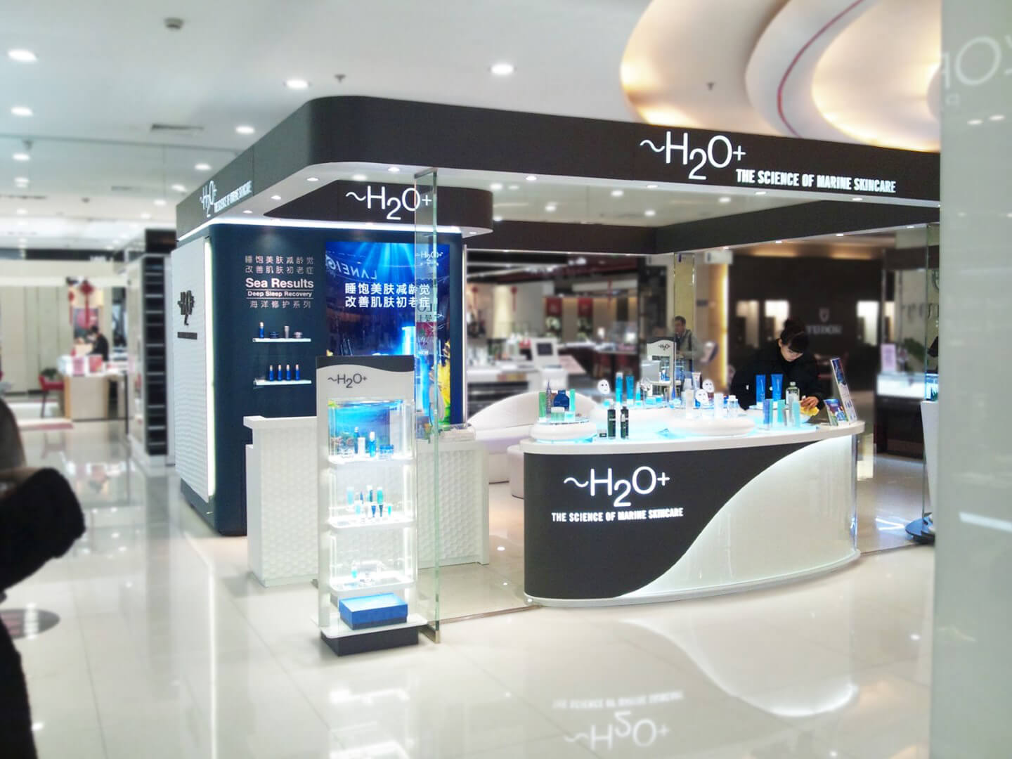 Black and white H2O kiosk