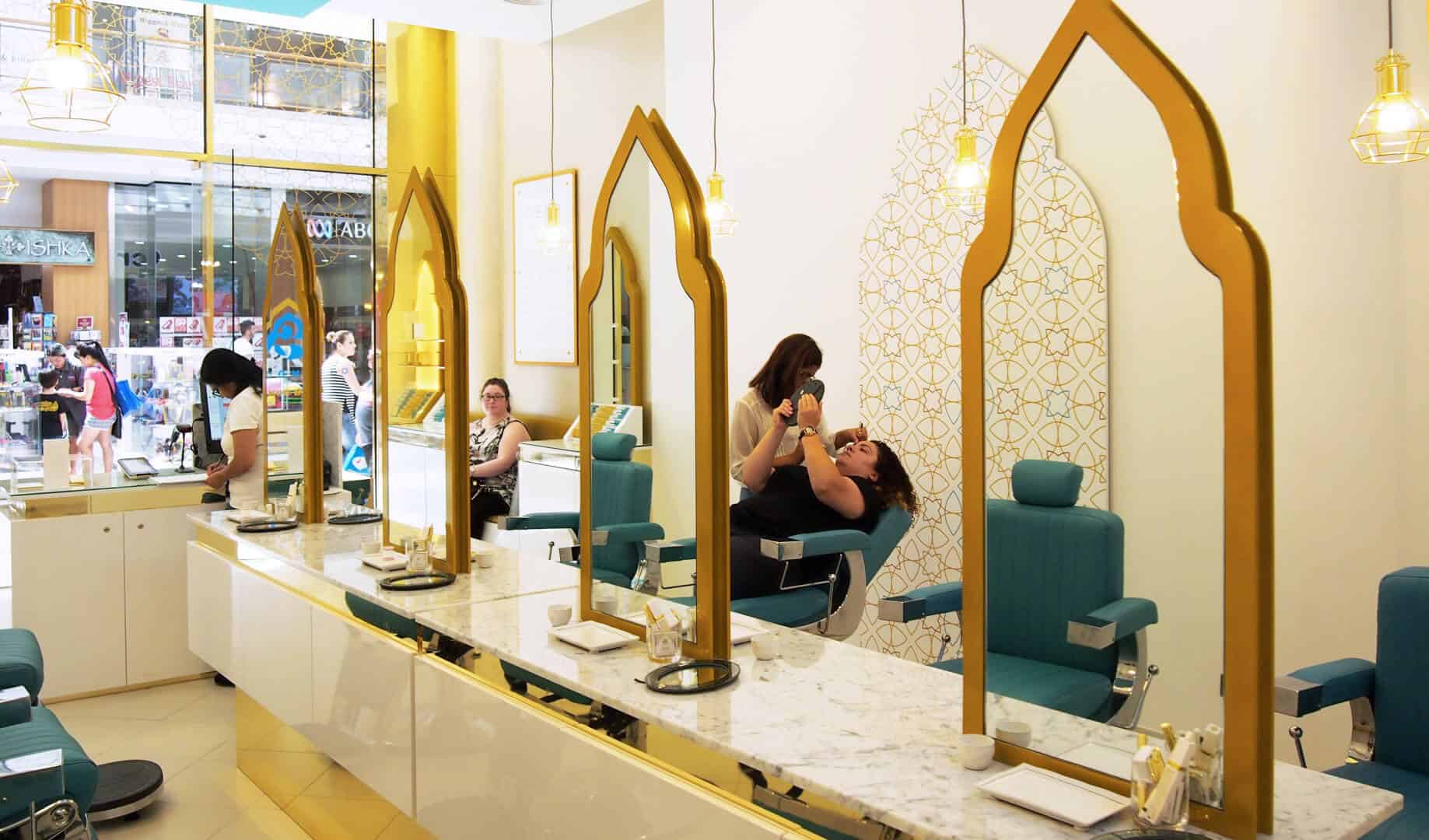 Ottoman staff serving customer.